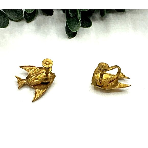 Vintage Gold-Tone Fish-Shaped Screw-Back Earrings - Picture 3 of 6